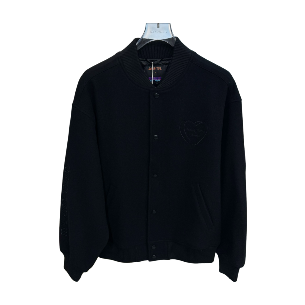 Custom clothing manufacturing for startups by Skyward – Tailored solutions for your brand.